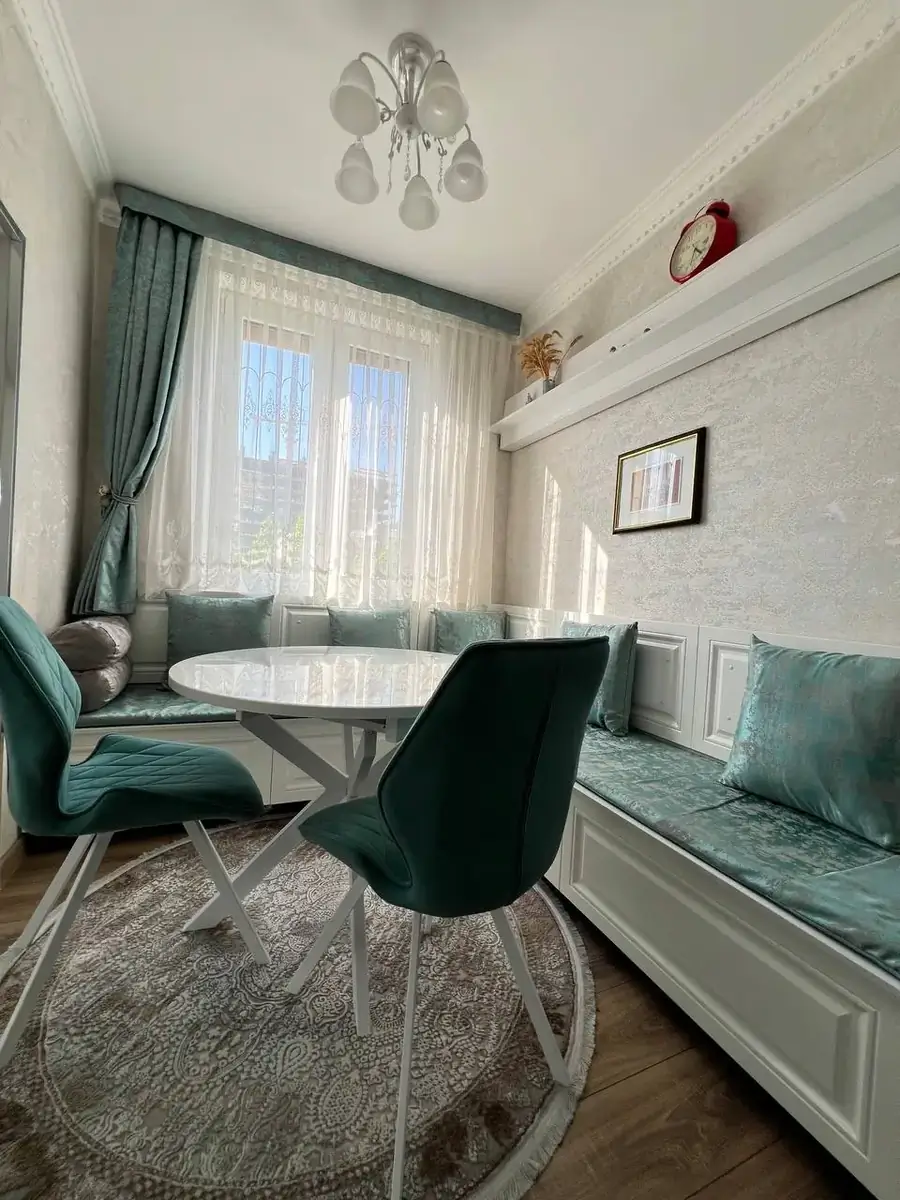 Продается 4-комнатная квартира − 100 м²