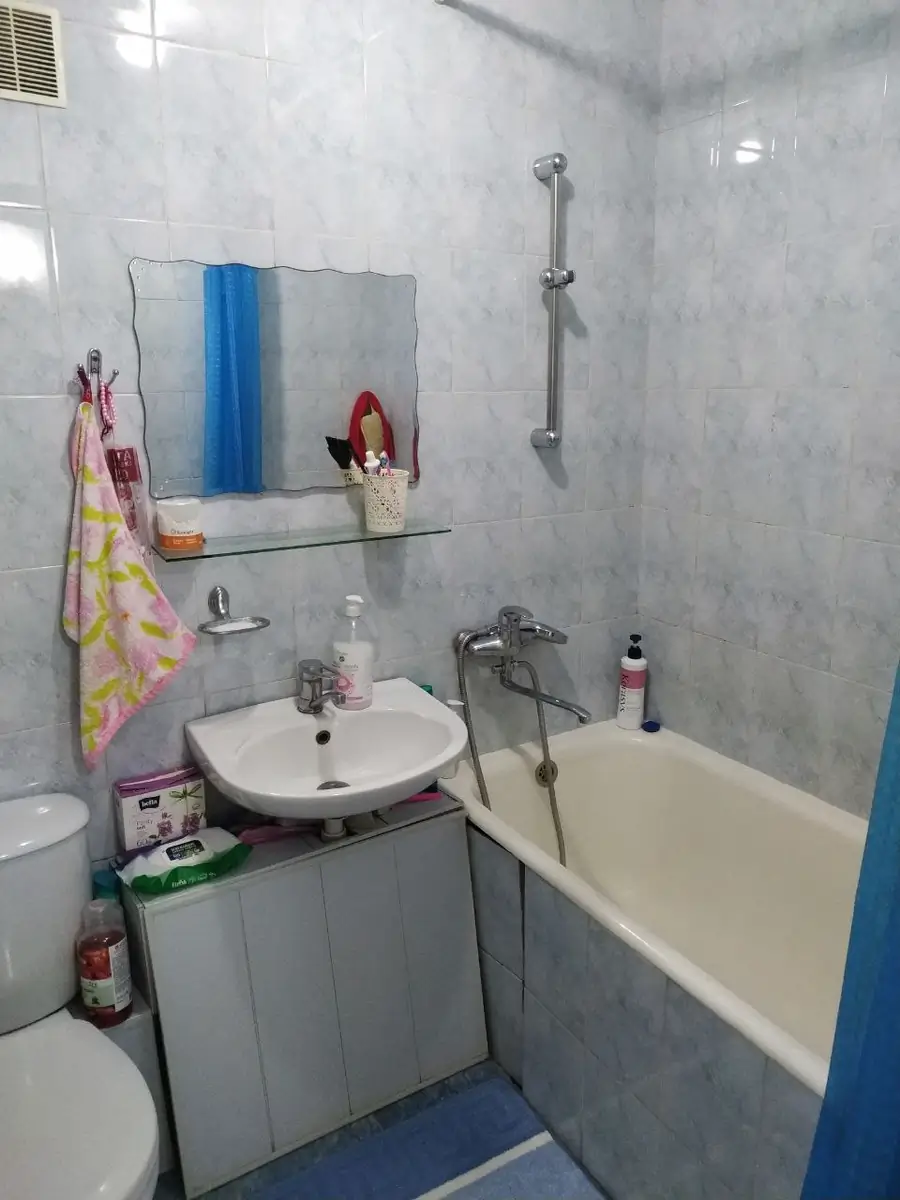 3 xonali kvartira sotiladi − 67 m²