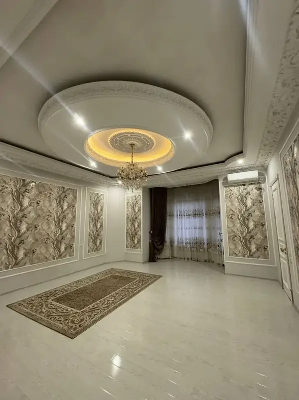 3 qavatli uy − 1000 m², 10 sot. 