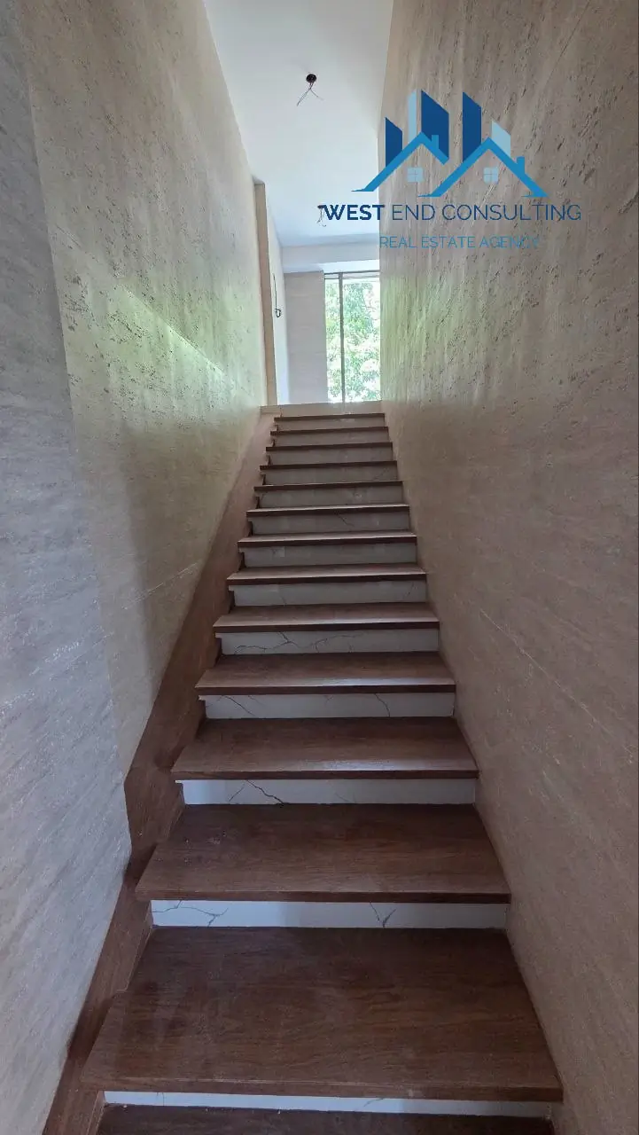 Ijaraga ofis − 374 m²