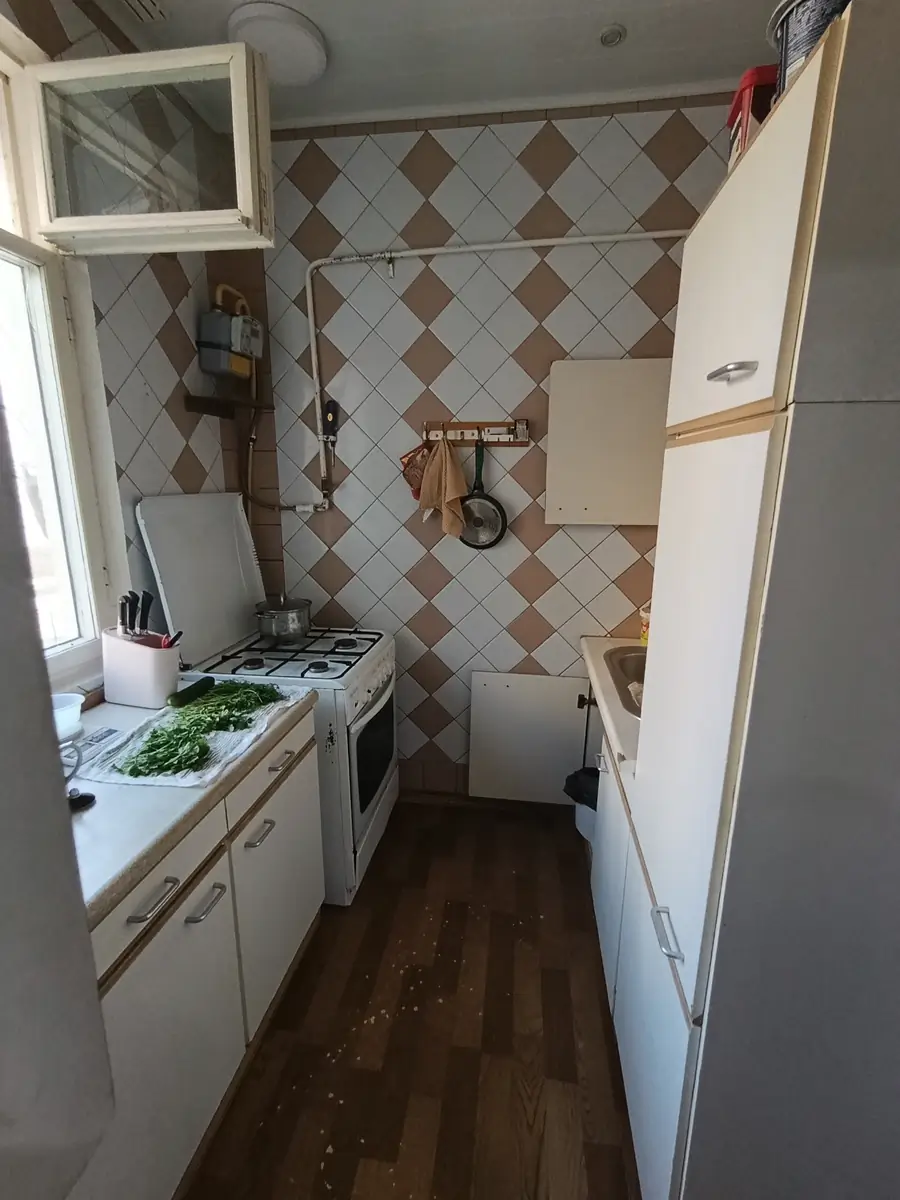 Продается 4-комнатная квартира − 80 м²
