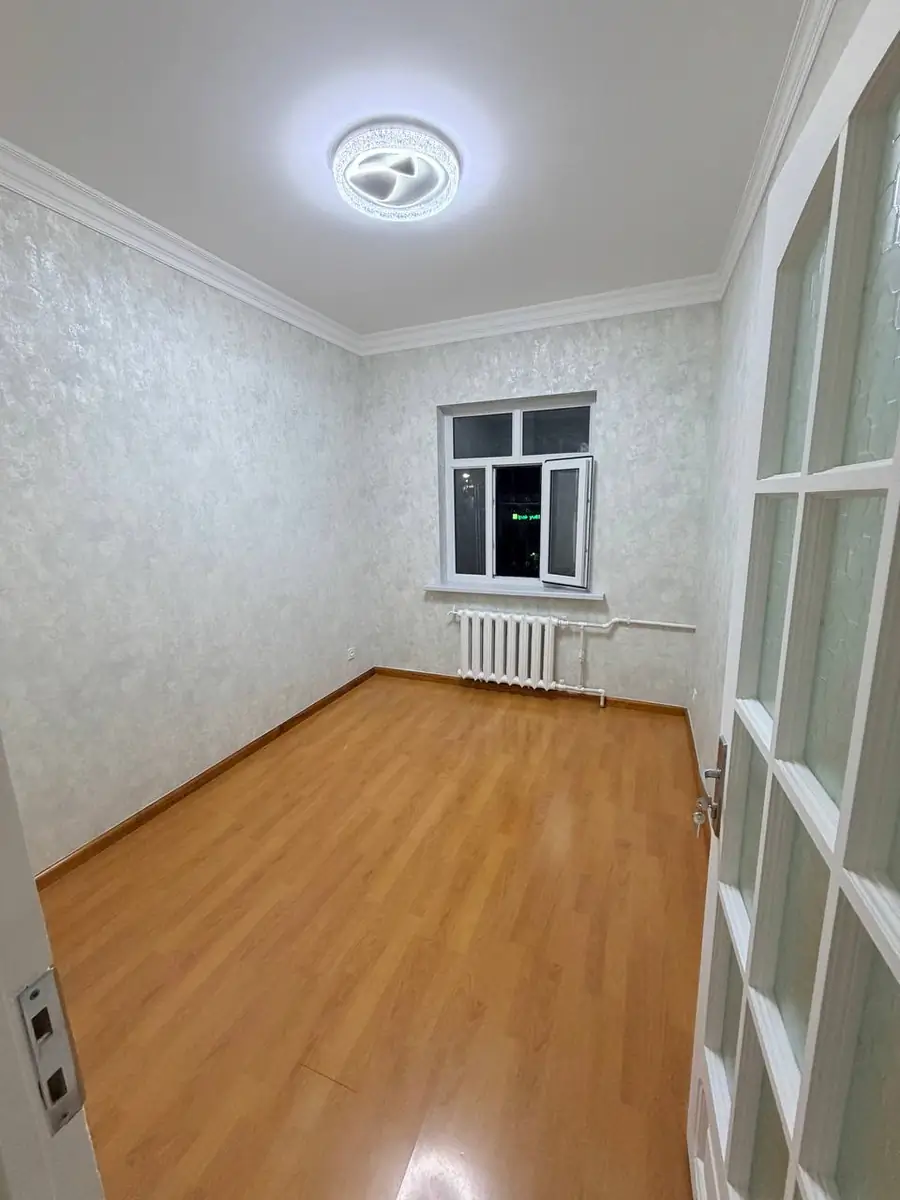 Более 5 xonali kvartira sotiladi − 100 m²