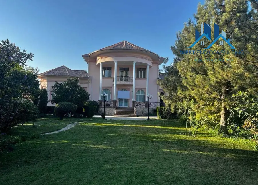 Ijaraga 2 qavatli uy − 850 m²