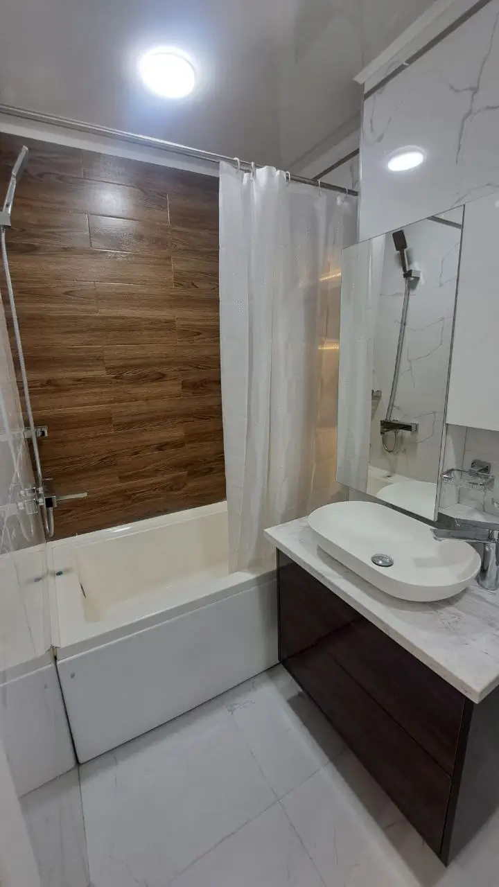 3 xonali kvartira sotiladi − 115 m²