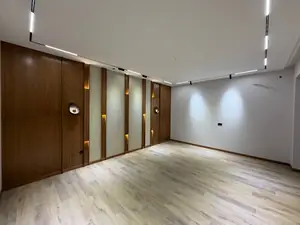 2 qavatli uy − 380 m², 3 sot. 
