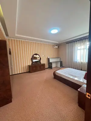 3 qavatli uy sotiladi − 300 m²