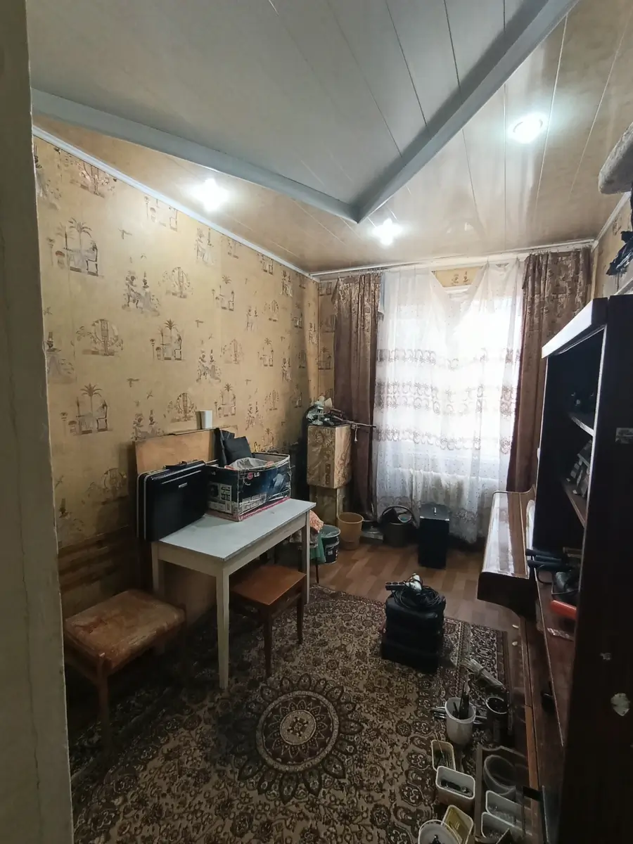 Продается 4-комнатная квартира − 80 м²
