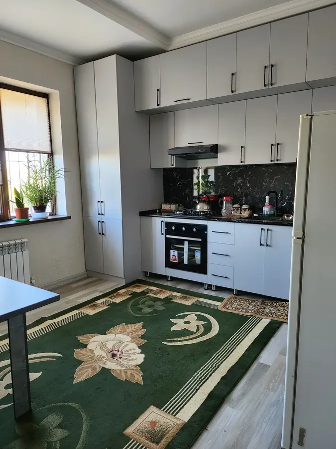 Продается 2-комнатная квартира − 75 м²