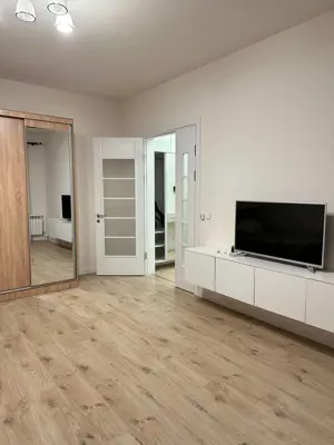 Сдается 1-комнатная квартира − 50 м²