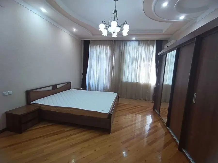 Ijaraga 3 qavatli uy − 380 m²
