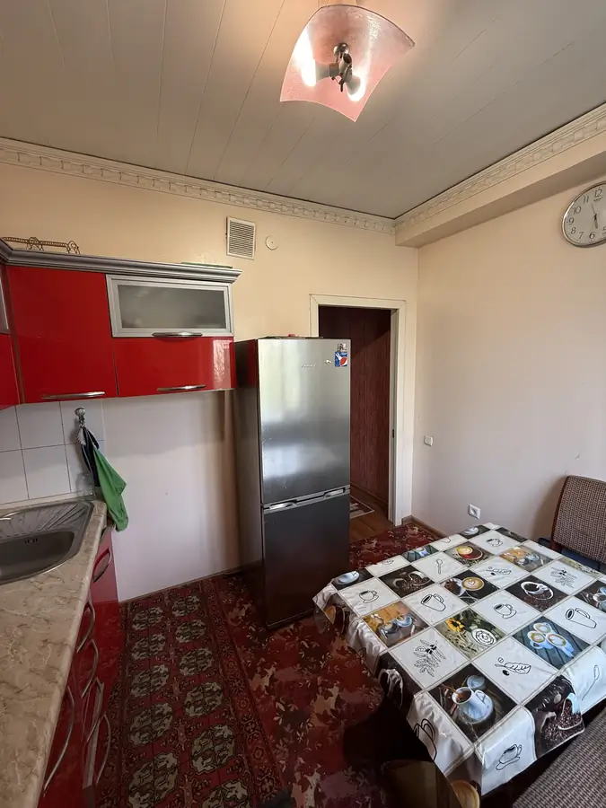 3 xonali kvartira sotiladi − 82.2 m²