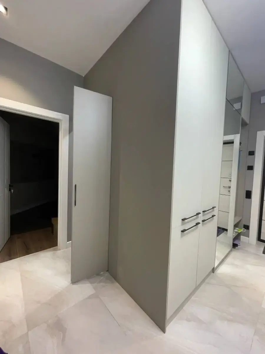 3 xonali kvartira sotiladi − 90 m²