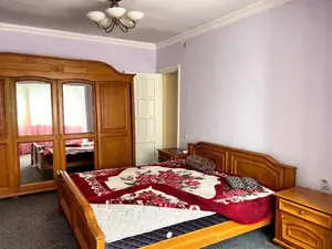 Сдается 2-комнатная квартира − 120 м²