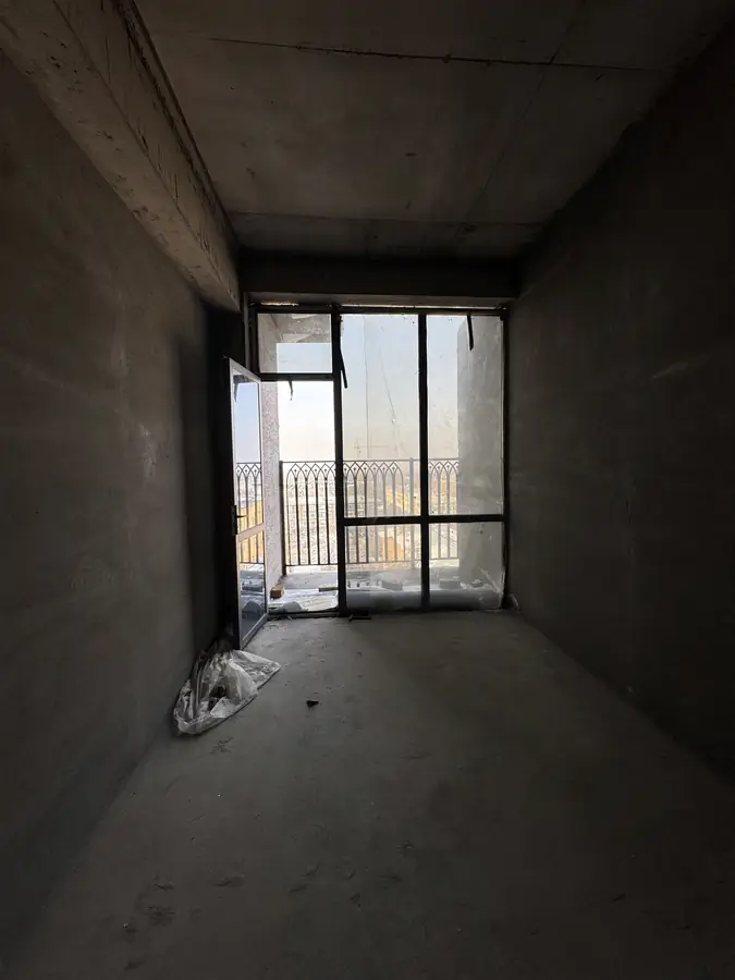 Продается Более 5-комнатная квартира − 157 м²