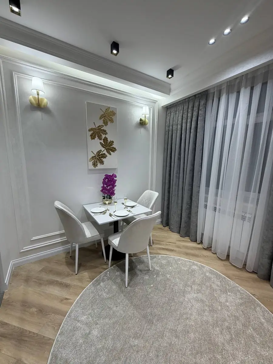 Продается 4-комнатная квартира − 80 м²