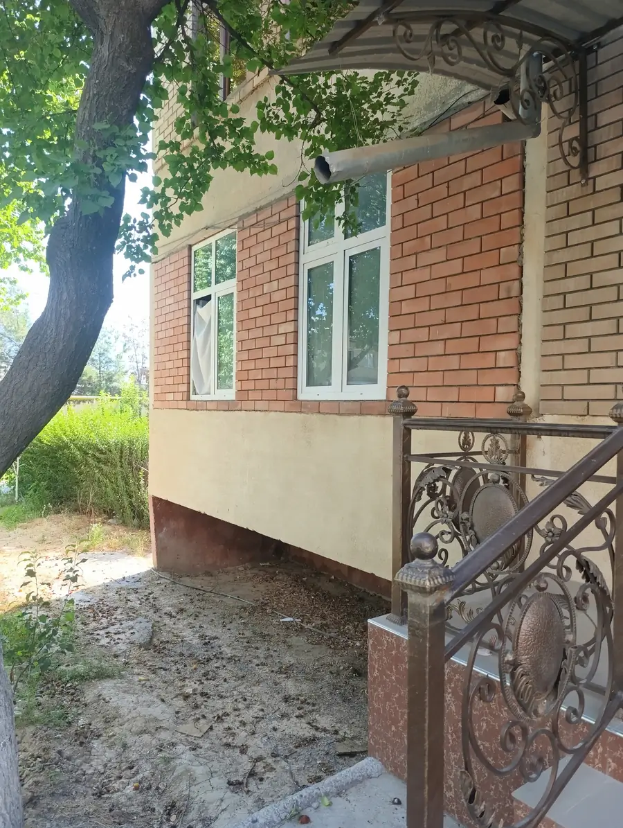 Продается 1-комнатная квартира − 42 м²