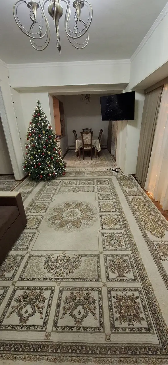3 xonali kvartira sotiladi − 67 m²