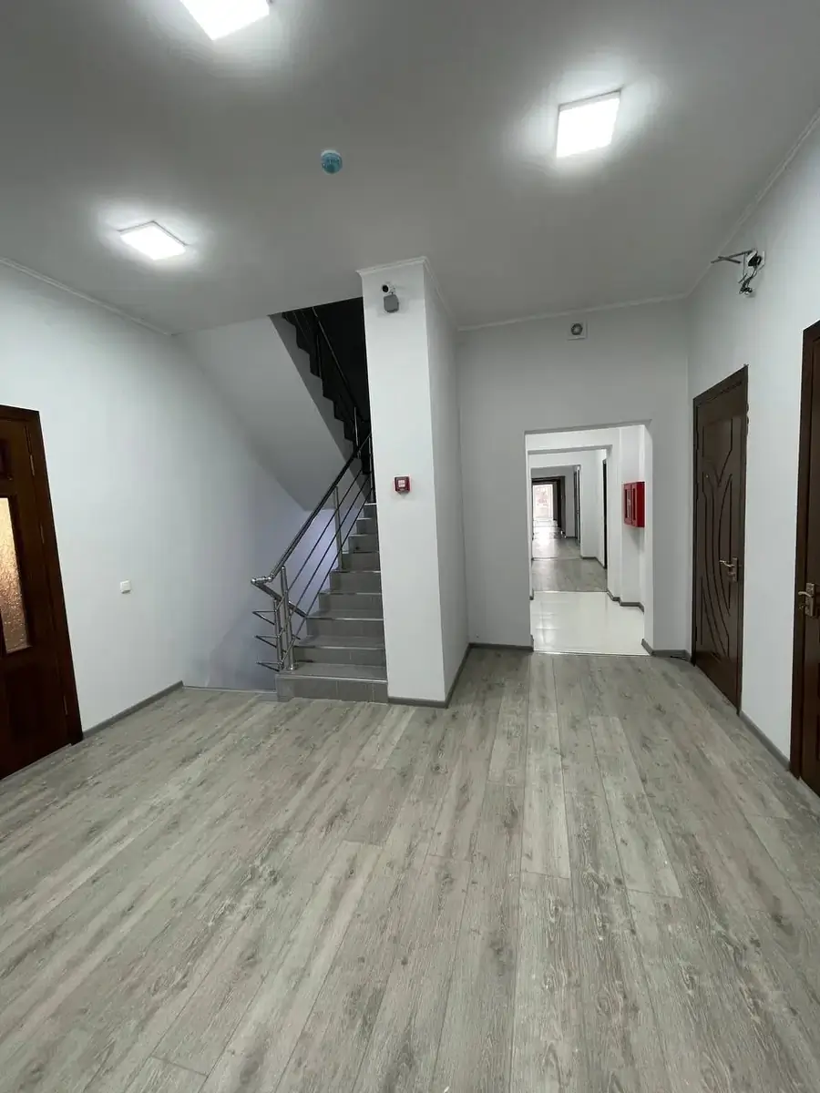 Сдается офис − 1600 м²