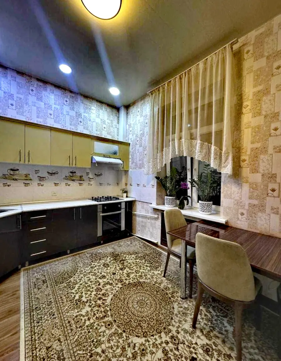4 xonali kvartira sotiladi − 103 m²