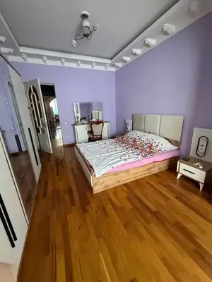 Сдается 3-комнатная квартира − 161 м²