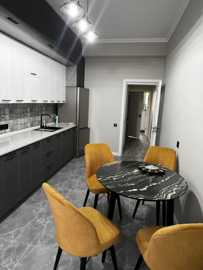 Сдается 2-комнатная квартира − 70 м²