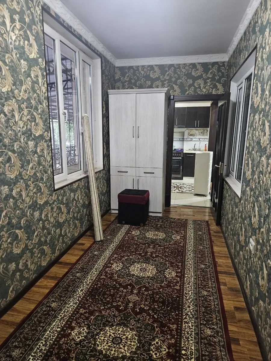 Сдается 4-комнатная квартира − 100 м²