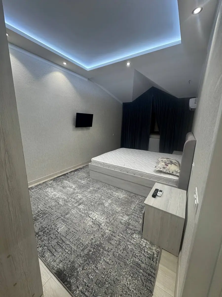 Сдается 3-комнатная квартира − 100 м²