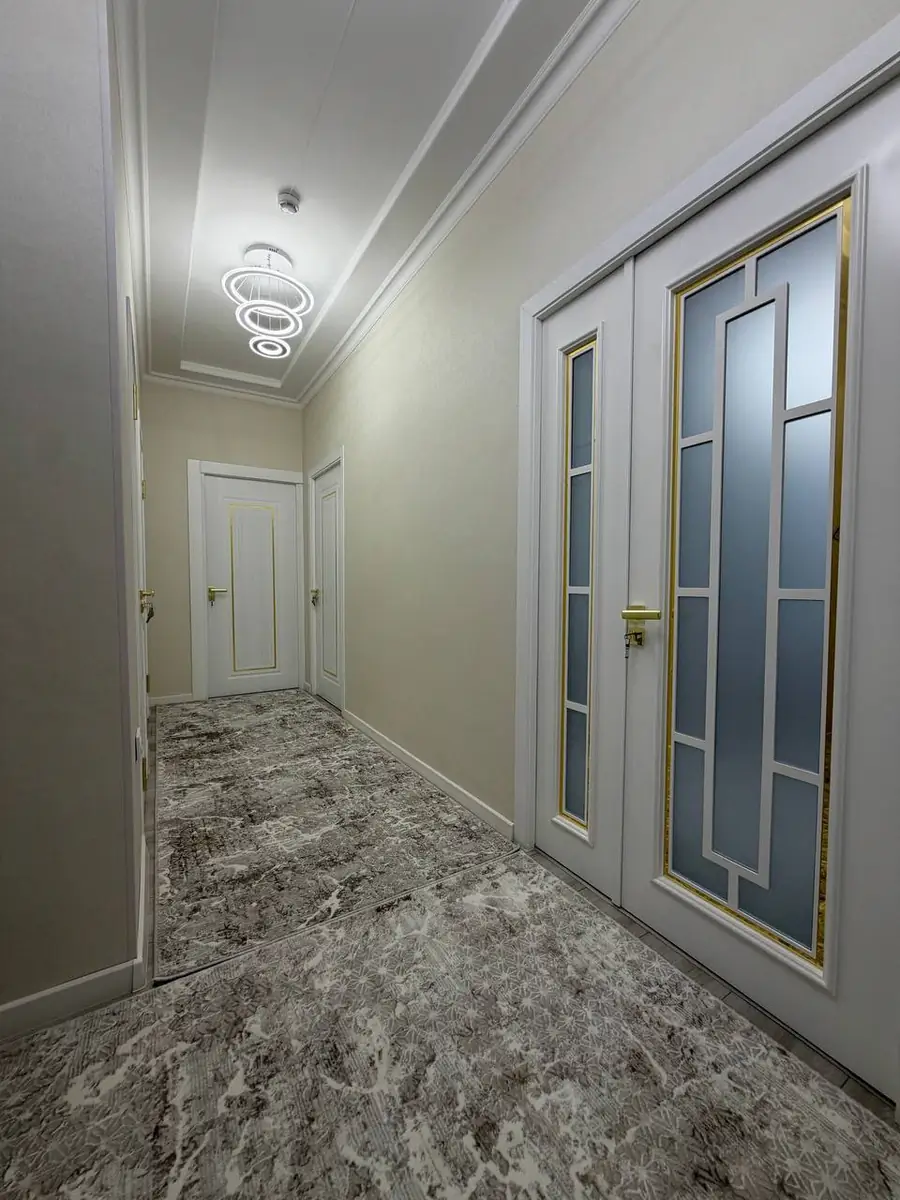 Продается 2-комнатная квартира − 65 м²
