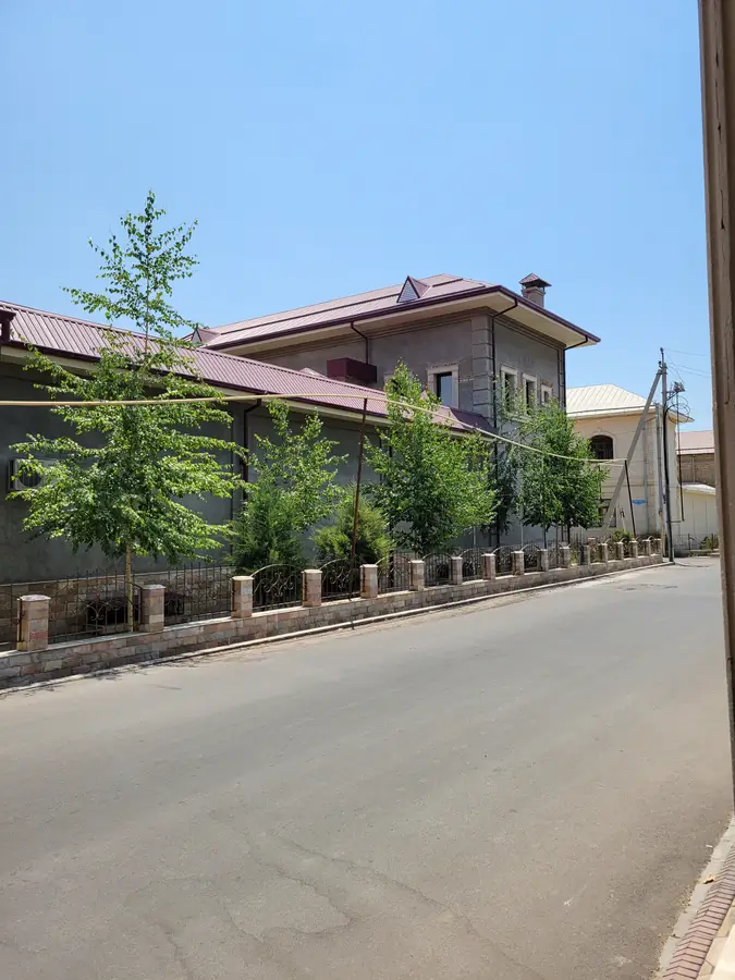 2 qavatli uy sotiladi − 1700 m²