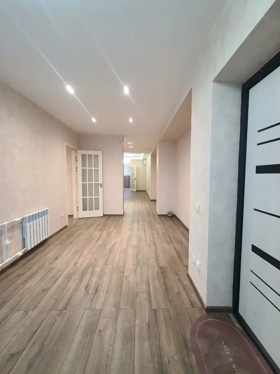 Продается 3-комнатная квартира − 81 м²