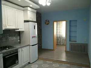 Продается 4-комнатная квартира − 182 м²