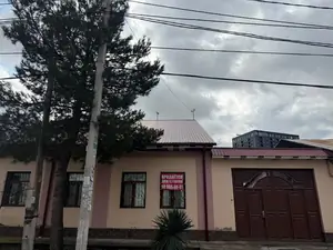 1 qavatli uy − 876 m², 8.7 sot. 