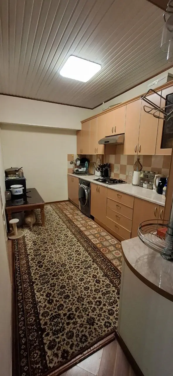 3 xonali kvartira sotiladi − 67 m²