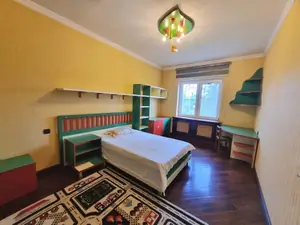 Ijaraga 4 xonali kvartira − 140 m²