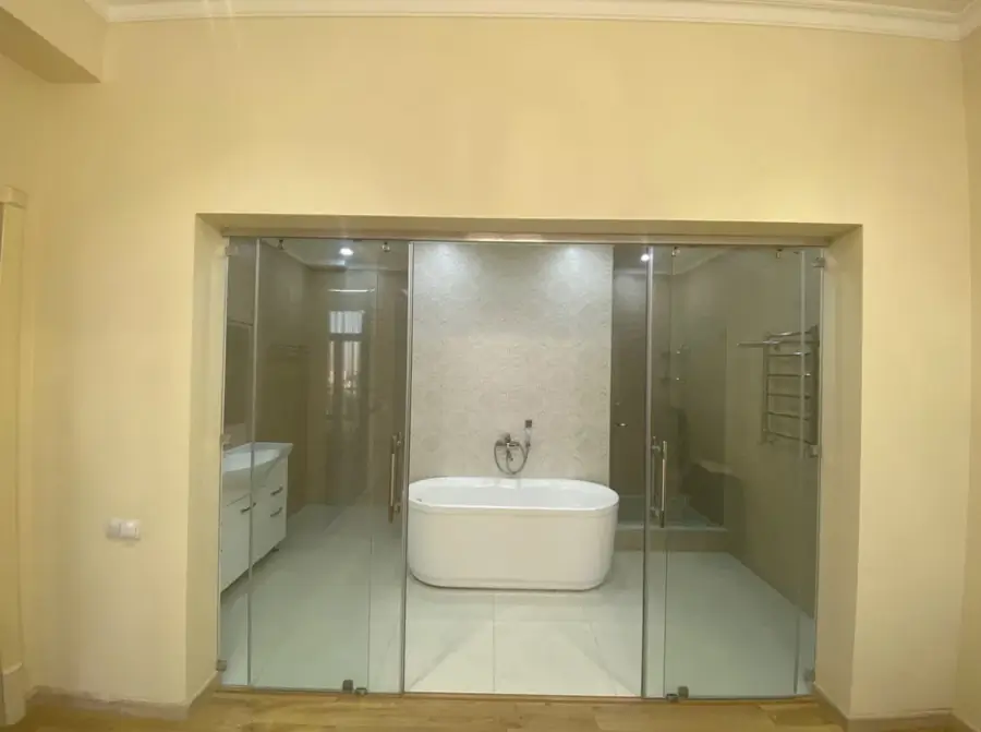 Продается 2-комнатная квартира − 100 м²