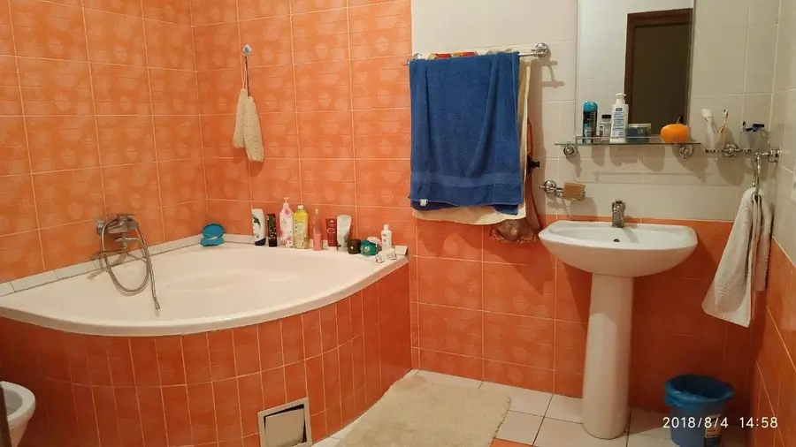 2 qavatli uy sotiladi − 3.7 m²