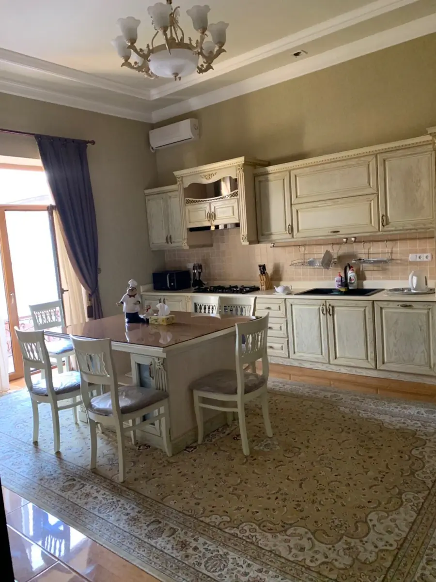 Ijaraga 4 qavatli uy − 700 m²