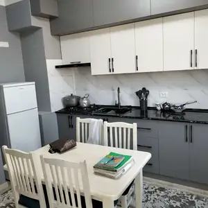 Сдается 2-комнатная квартира − 65 м²