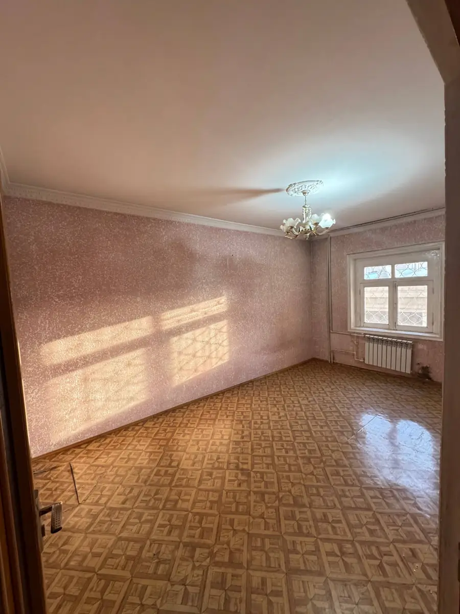 Продается 4-комнатная квартира − 111 м²