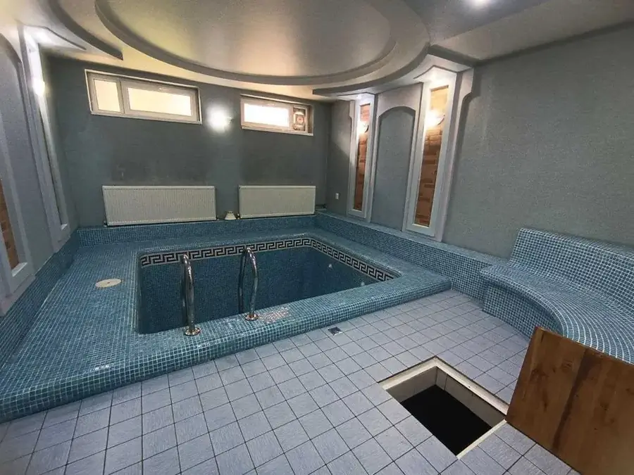 Ijaraga 3 qavatli uy − 380 m²