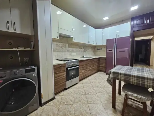 4 xonali kvartira sotiladi − 96 m²