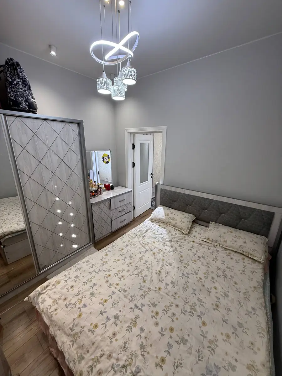Продается 4-комнатная квартира − 106 м²