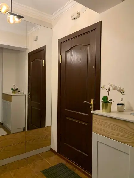 2-комнатная квартира − 70 м², 4/4 этаж