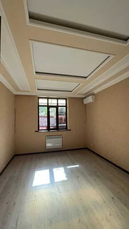 5 dan ortiq xonali kvartira − 190 m², 1/4 qavat