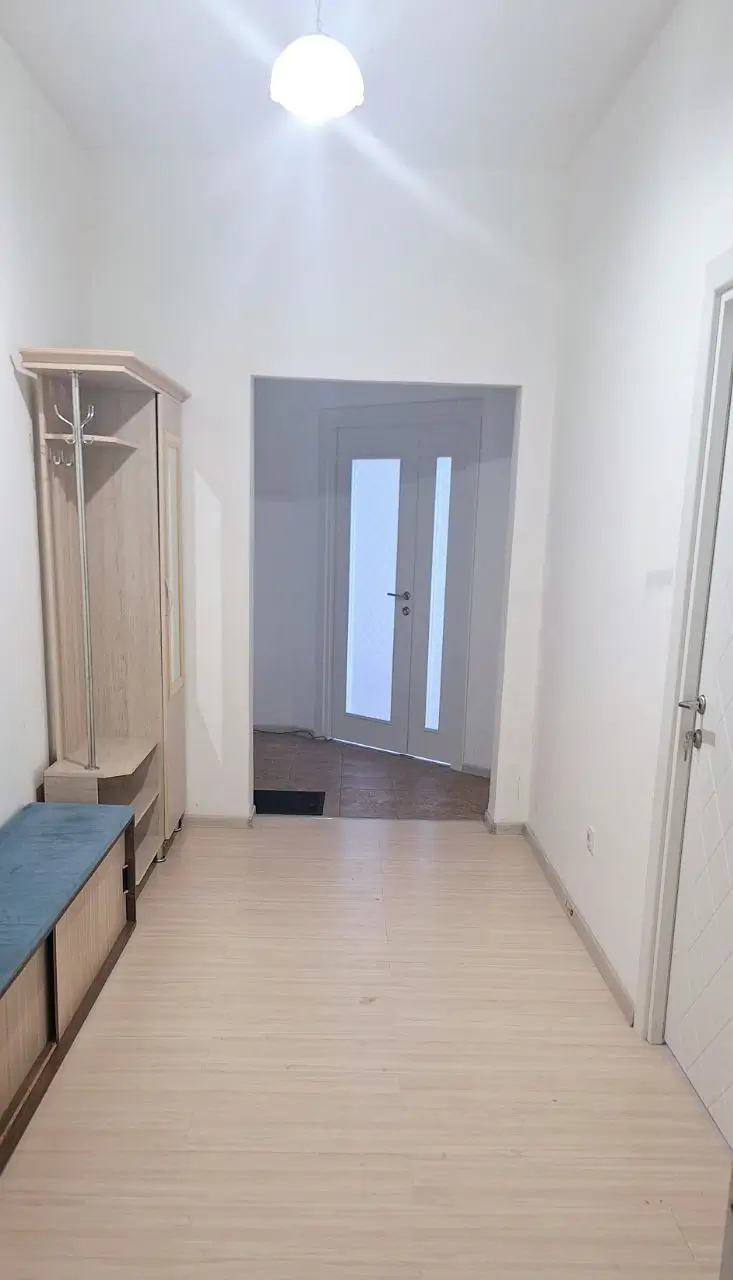 Сдается 2-комнатная квартира − 65 м²