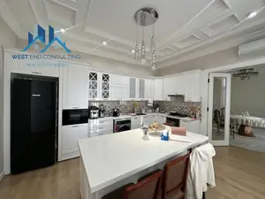 3 qavatli uy sotiladi − 400 m²