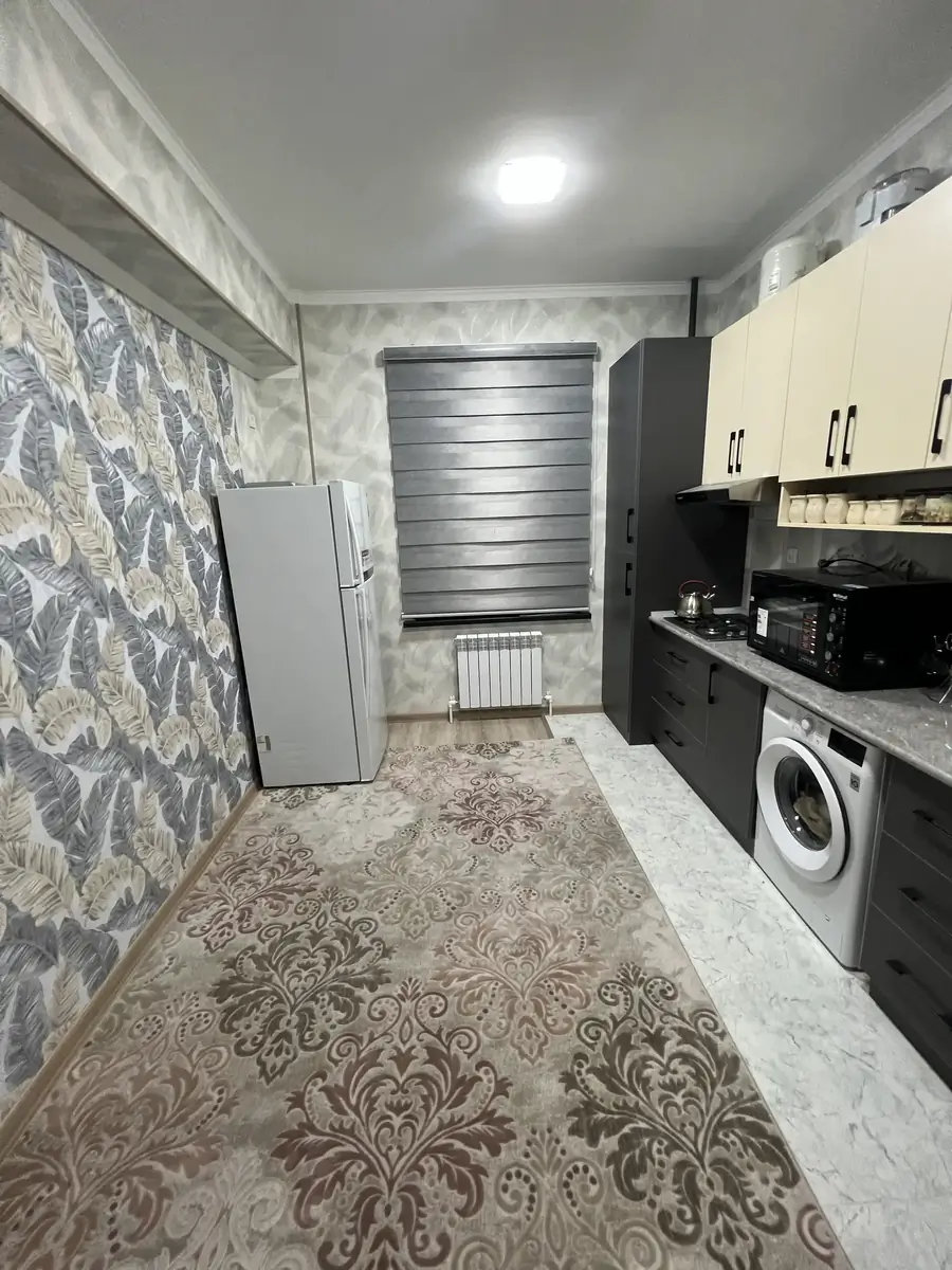 Продается 3-комнатная квартира − 77 м²