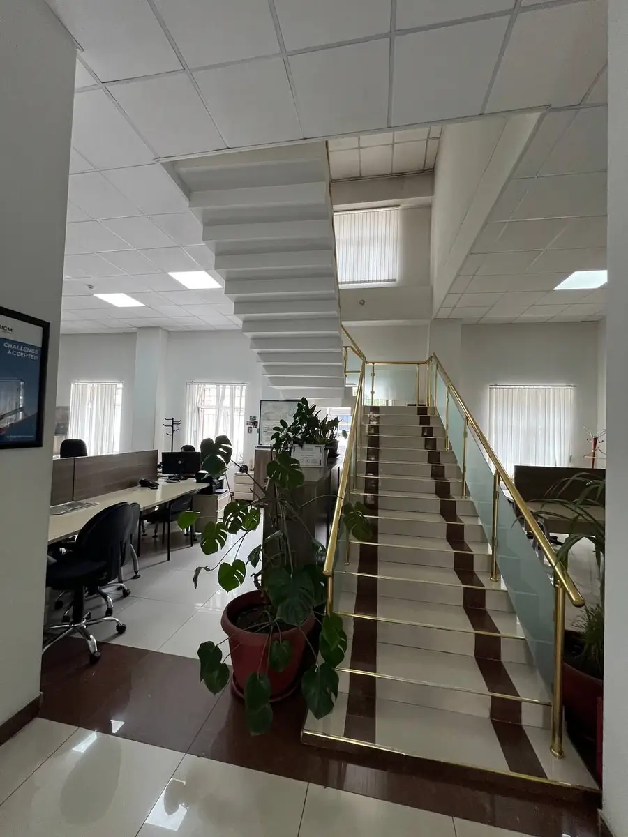 Ijaraga ofis − 600 m²