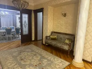 Сдается Более 5-комнатная квартира − 260 м²