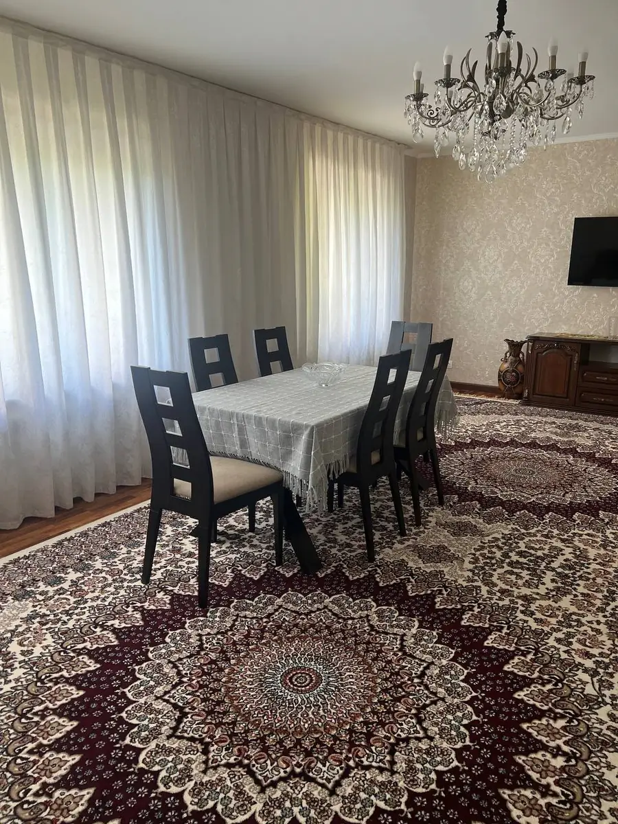 Сдается Более 5-комнатная квартира − 150 м²